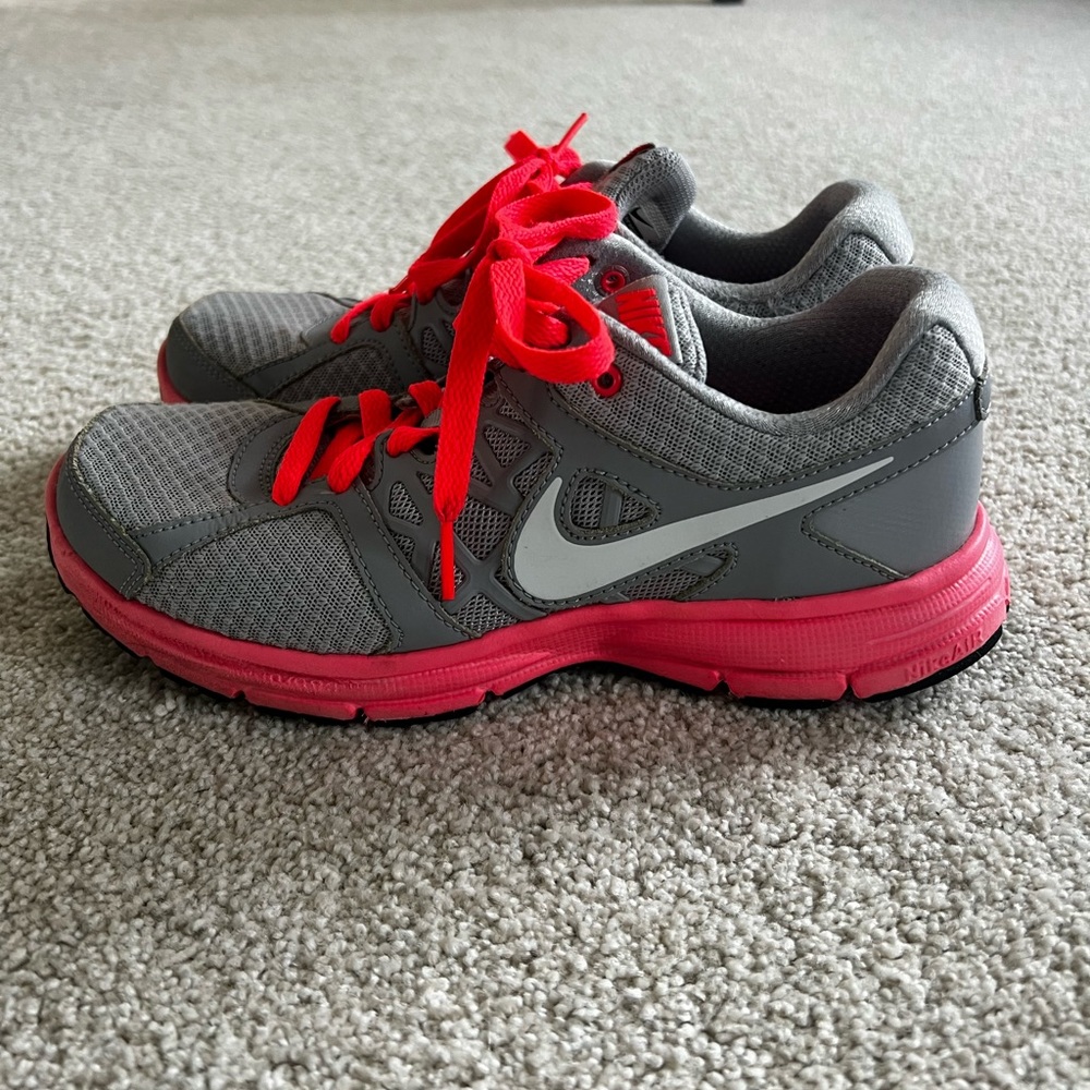 Gently used Nike relentless 2 sneakers size 8